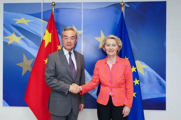 启灯网 与王毅谈完后, 美国收到冯德莱恩回复, 只有短短“不可能”三个字